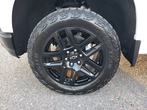 Used 2021 Chevrolet Silverado 1500 LT Trail Boss w/ Bed Protection Package AWD/4WD image 5