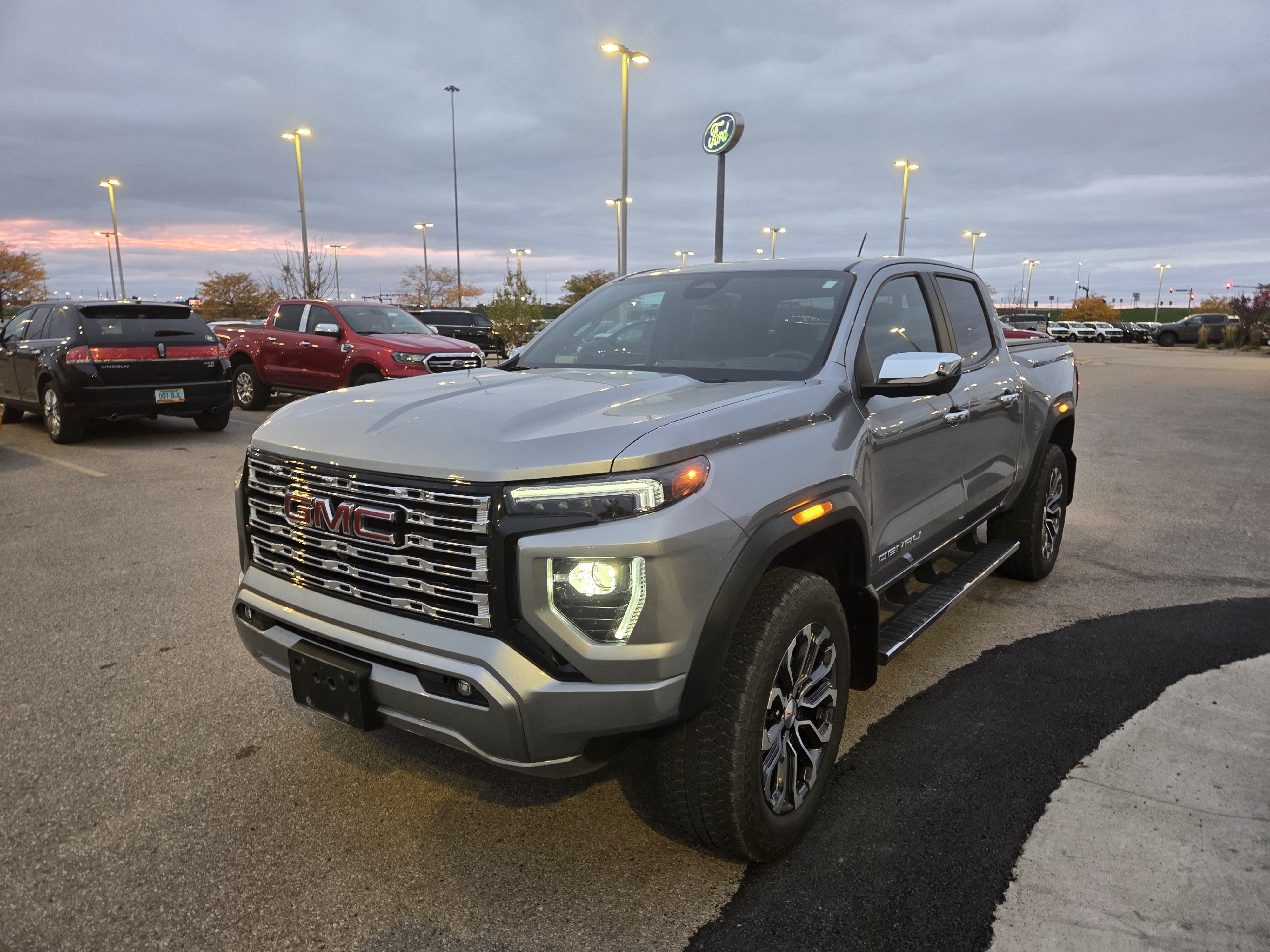 Used 2024 GMC Canyon Denali AWD/4WD image 2