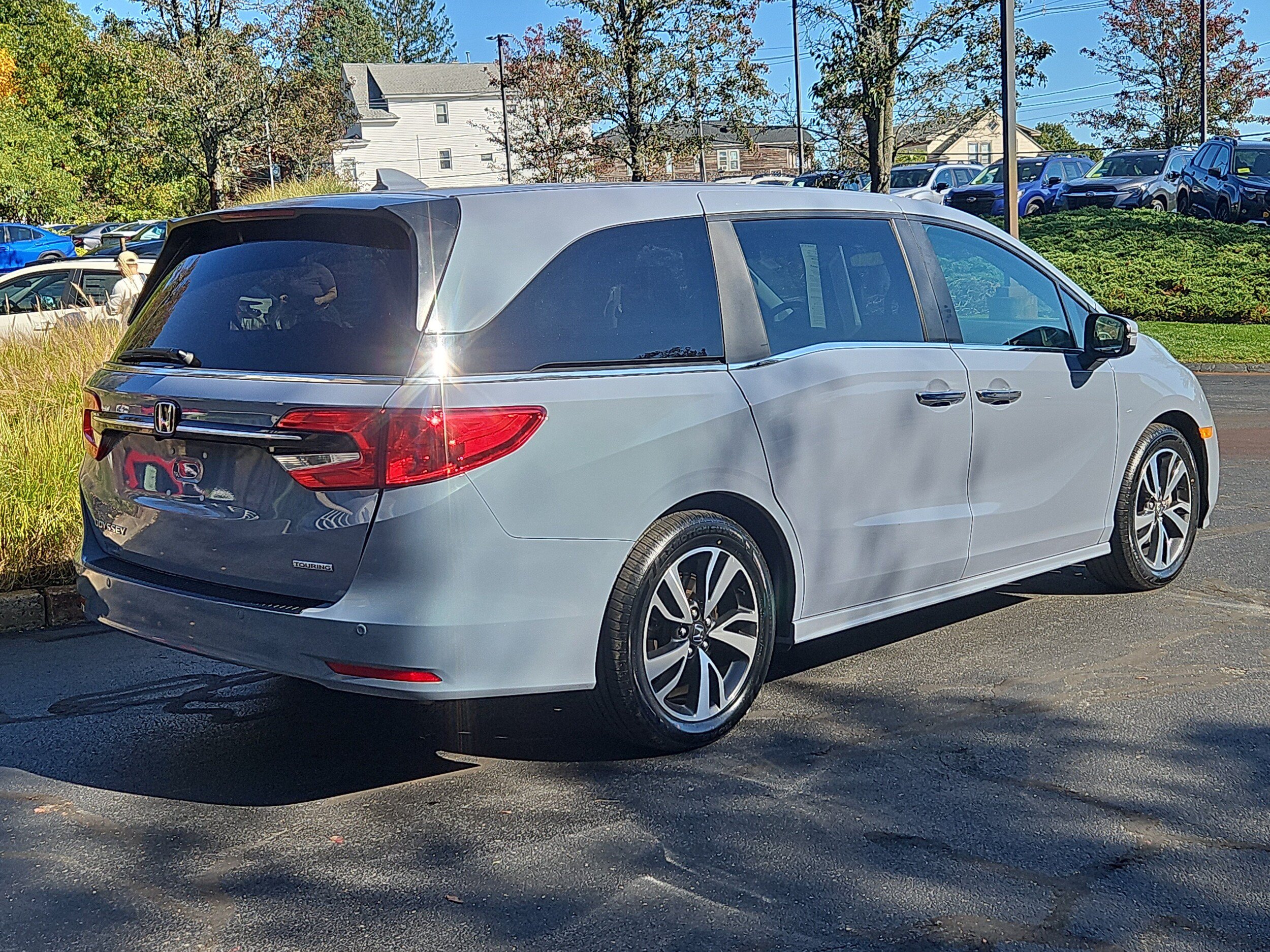 Used 2024 Honda Odyssey Touring image 2