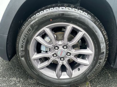 Used 2024 GMC Terrain SLT image 31