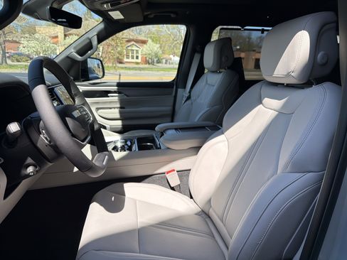 New 2026 Jeep Grand Wagoneer Limited AWD/4WD image 10