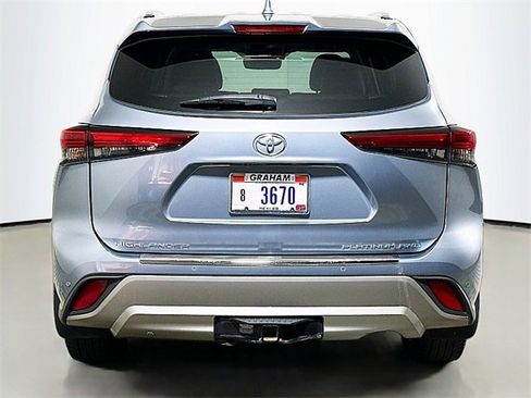 Used 2022 Toyota Highlander Platinum image 6
