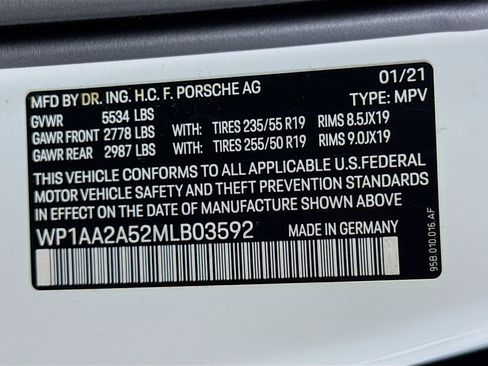 Certified 2021 Porsche Macan image 33