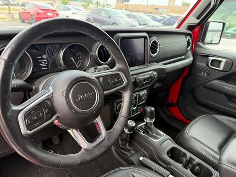 Used 2022 Jeep Wrangler Unlimited Sahara w/ Cold Weather Group AWD/4WD image 22