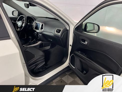 Used 2018 Jeep Compass Latitude w/ Popular Equipment Group AWD/4WD image 13