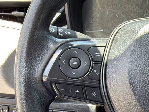 Used 2025 Toyota Corolla LE FWD image 20