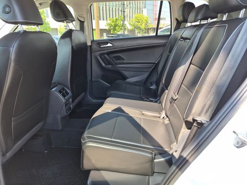 Used 2021 Volkswagen Tiguan SE AWD/4WD image 27