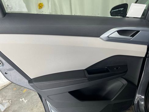 New 2025 Volkswagen Taos SE image 22