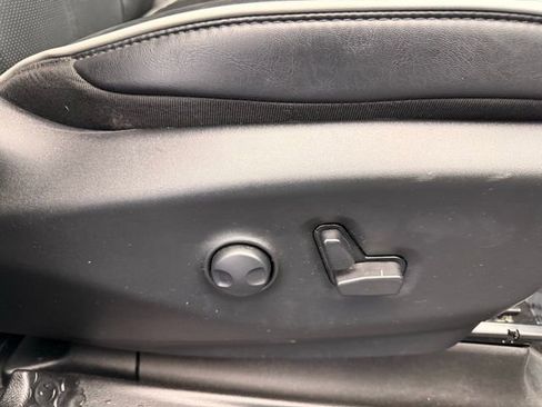 Used 2025 Chrysler Pacifica Limited FWD image 54