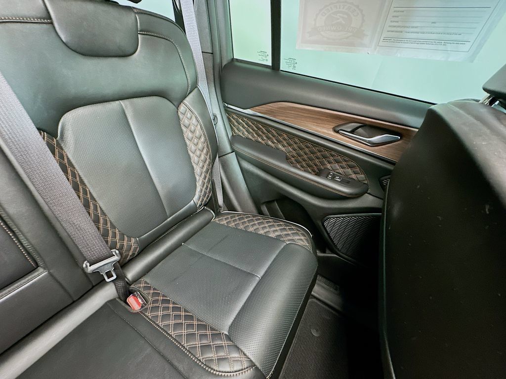 Used 2025 Jeep Grand Cherokee Summit AWD/4WD image 14
