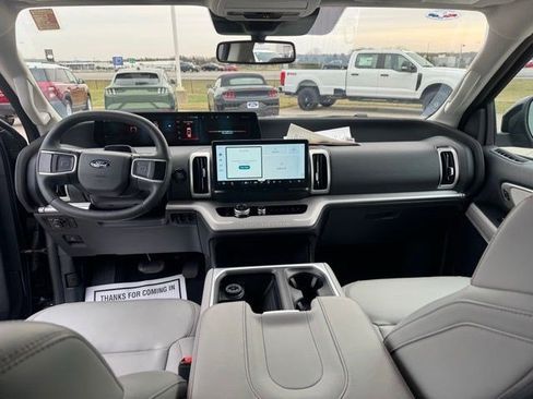 Used 2025 Ford Expedition Active image 28