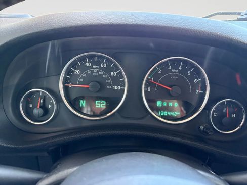 Used 2018 Jeep Wrangler Unlimited Sahara image 26