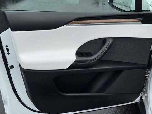 Used 2022 Tesla Model X AWD/4WD image 18