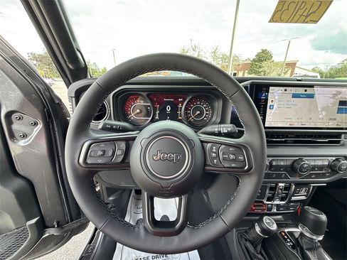 New 2025 Jeep Gladiator Mojave w/ Steel Bumper Group image 14