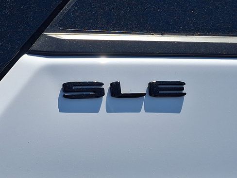 Used 2023 GMC Terrain SLE w/ Elevation Edition AWD/4WD image 29