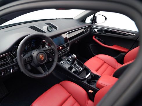 Used 2026 Porsche Macan AWD/4WD image 4