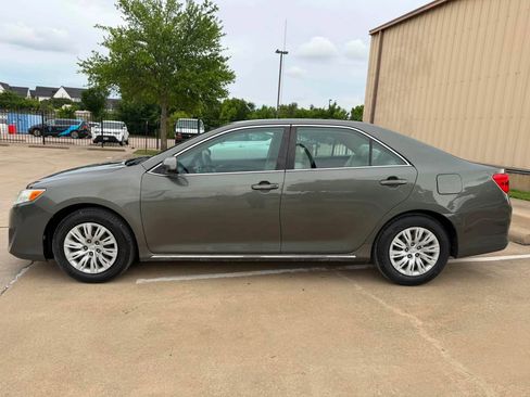 Used 2012 Toyota Camry LE FWD image 8