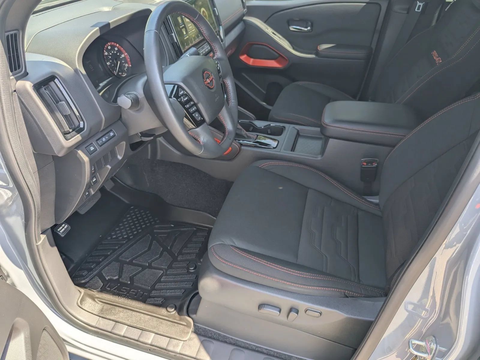 Certified 2025 Nissan Frontier PRO-4X AWD/4WD image 9