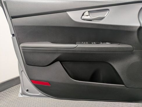 Used 2023 Kia Forte LXS w/ LXS Technology Package image 8