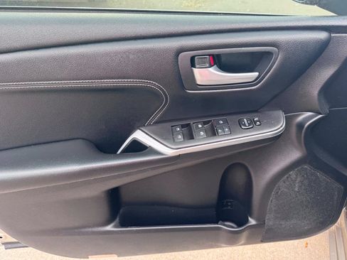 Used 2017 Toyota Camry XLE FWD image 16