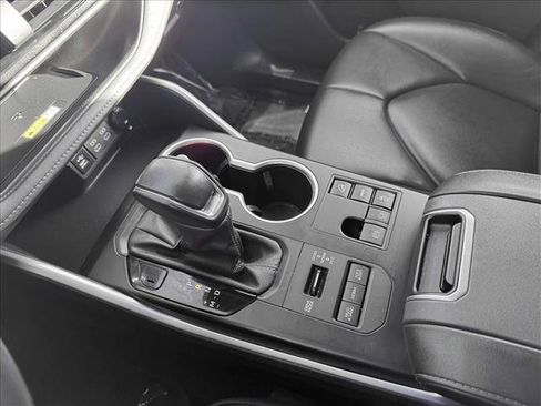 Certified 2024 Toyota Highlander XLE image 13