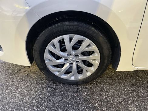 Used 2019 Toyota Corolla LE image 9