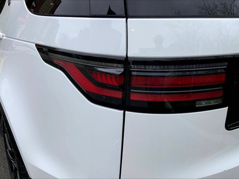 Certified 2025 Land Rover Discovery Dynamic SE AWD/4WD image 28