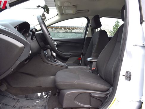 Used 2018 Ford Focus SE w/ Cold Weather Package image 10