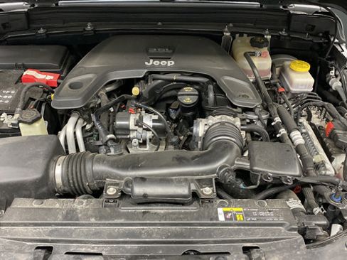 Used 2020 Jeep Wrangler Unlimited Sahara AWD/4WD image 26