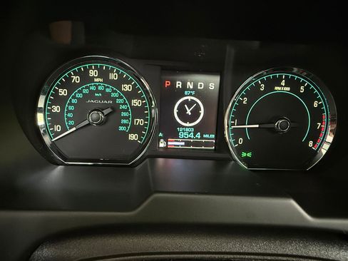 Used 2014 Jaguar XF RWD image 21