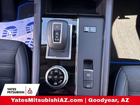 New 2025 Mitsubishi Outlander SE AWD/4WD image 13