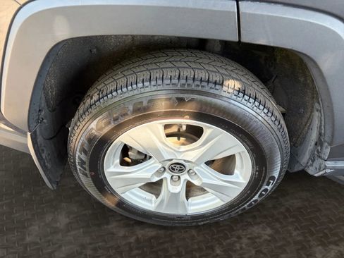 Used 2021 Toyota RAV4 LE AWD/4WD image 36