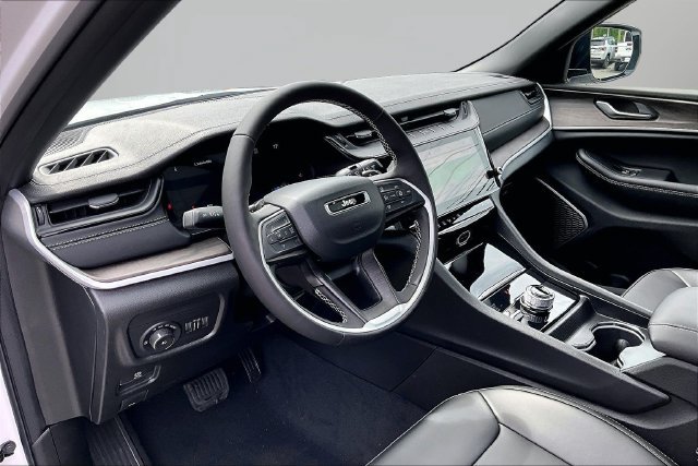 New 2026 Jeep Grand Cherokee Limited w/ Limited Altitude Package AWD/4WD image 7