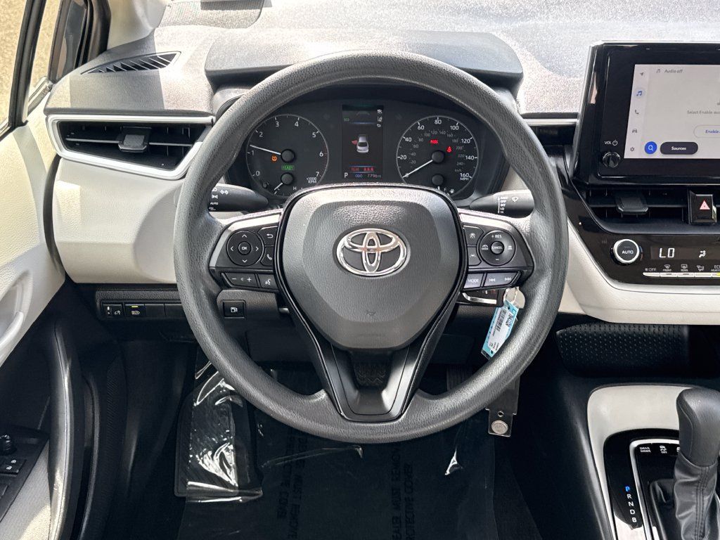 Used 2025 Toyota Corolla LE AWD/4WD image 12