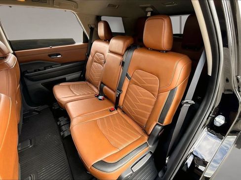 Used 2024 Nissan Pathfinder Platinum w/ Cargo Package FWD image 21