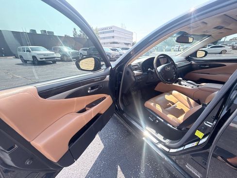 Used 2014 Lexus LS 460 AWD w/ Comfort Package image 9