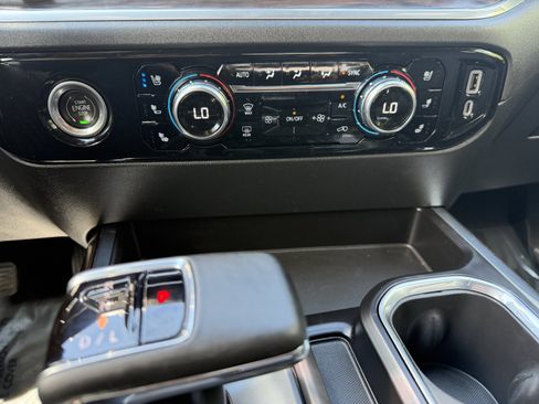 Used 2023 GMC Sierra 1500 SLT w/ SLT Premium Package AWD/4WD image 13