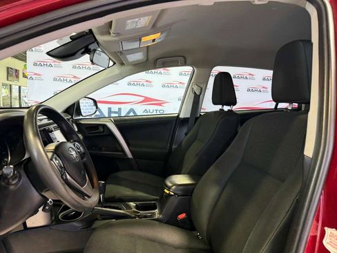 Used 2018 Toyota RAV4 LE FWD image 27