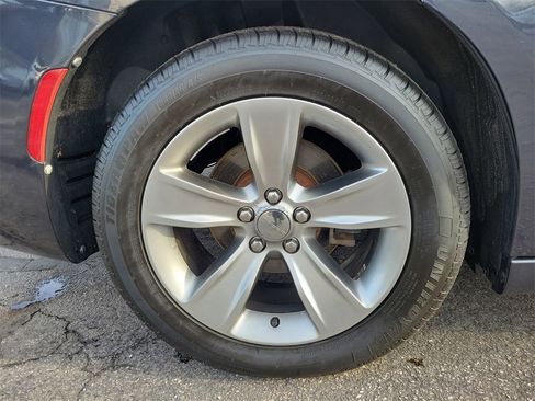 Used 2016 Dodge Charger SXT image 5