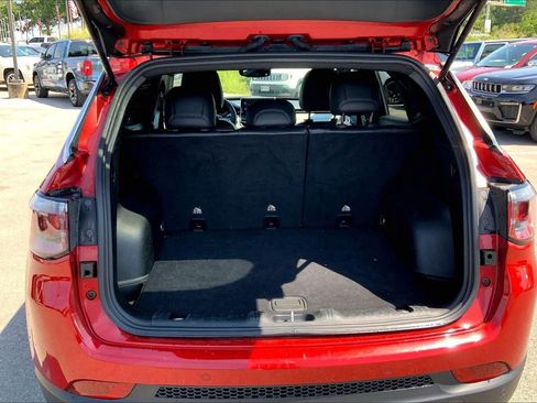Used 2025 Jeep Compass Limited AWD/4WD image 4
