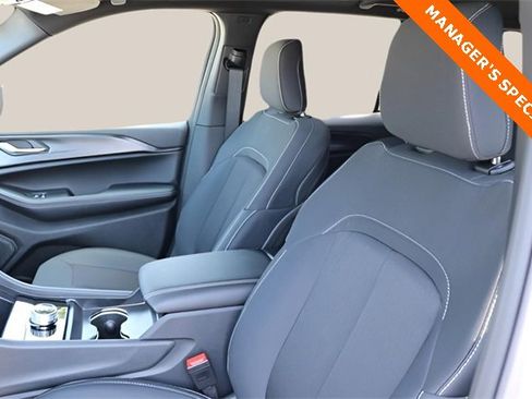 New 2025 Jeep Grand Cherokee Laredo w/ Trailer Tow Package image 11