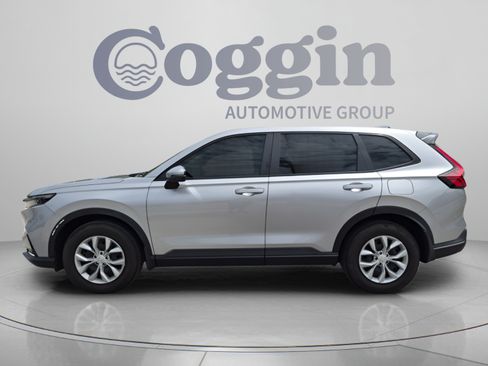 Used 2023 Honda CR-V LX image 3