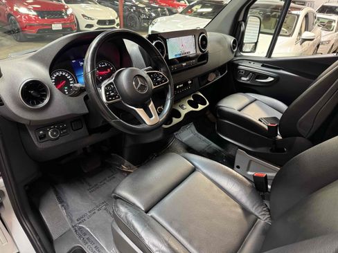 Used 2023 Mercedes-Benz Sprinter 2500 image 4