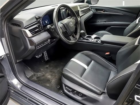 Certified 2025 Toyota Camry SE image 9