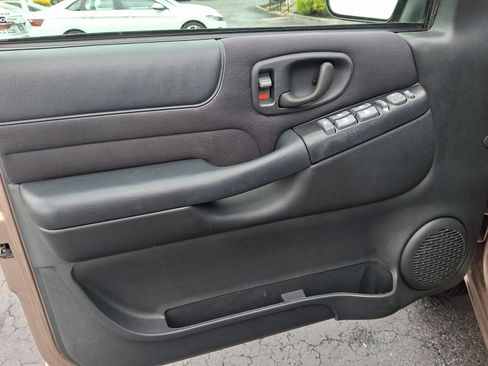 Used 2003 Chevrolet Blazer LS w/ Preferred Equipment Group AWD/4WD image 12