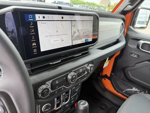 New 2025 Jeep Gladiator Sport image 31