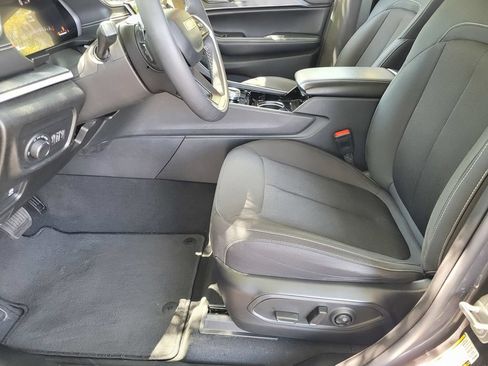 Used 2023 Jeep Grand Cherokee Laredo w/ Luxury Tech Group I AWD/4WD image 20