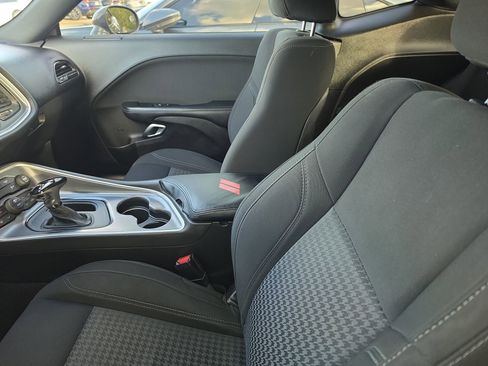 Used 2019 Dodge Challenger SXT RWD image 10