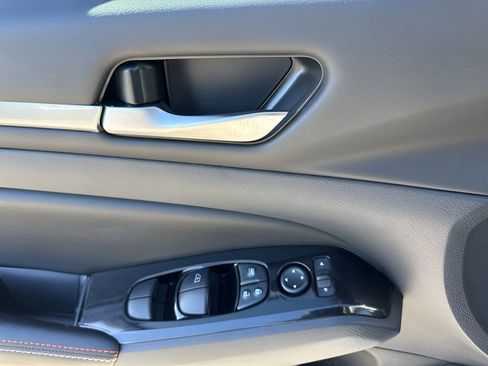 Used 2024 Nissan Altima 2.5 SR w/ SR Premium Package image 27