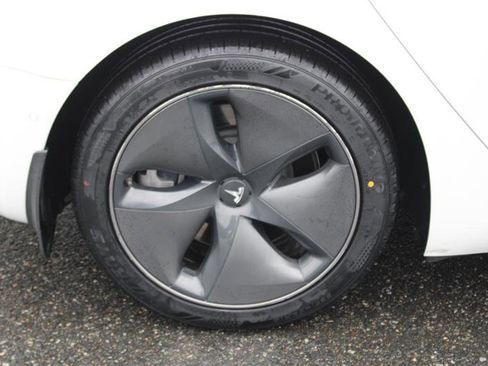 Used 2020 Tesla Model 3 Standard Range Plus image 9